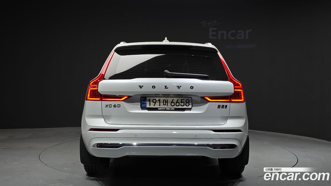 Volvo XC60 B5 Ultimate Bright, 2024