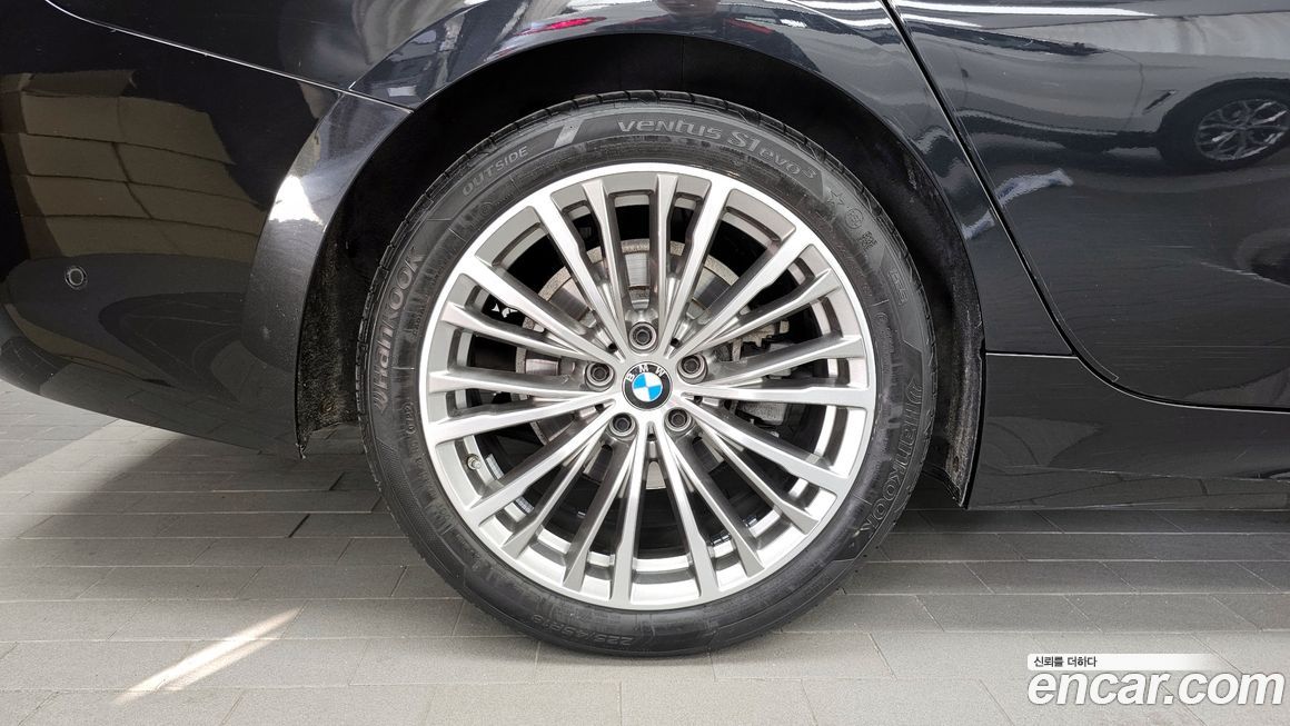 BMW 3-Series 320i Luxury, 2022