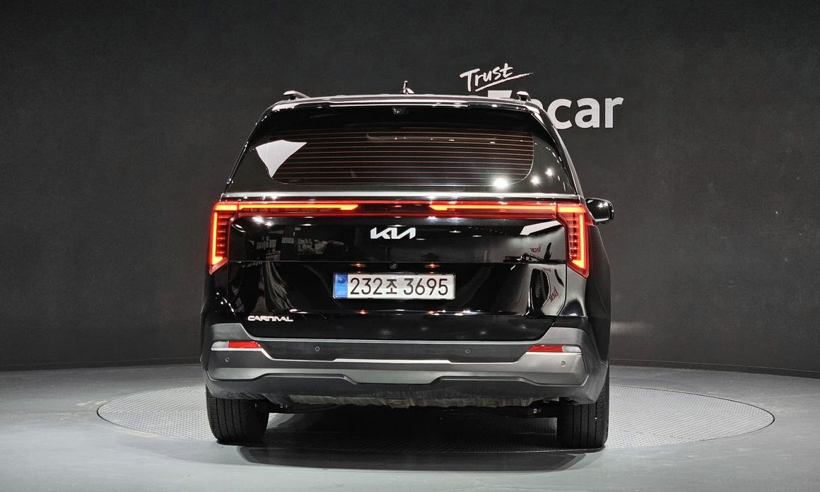 Kia Carnival 9-Seater Gravity, 2025