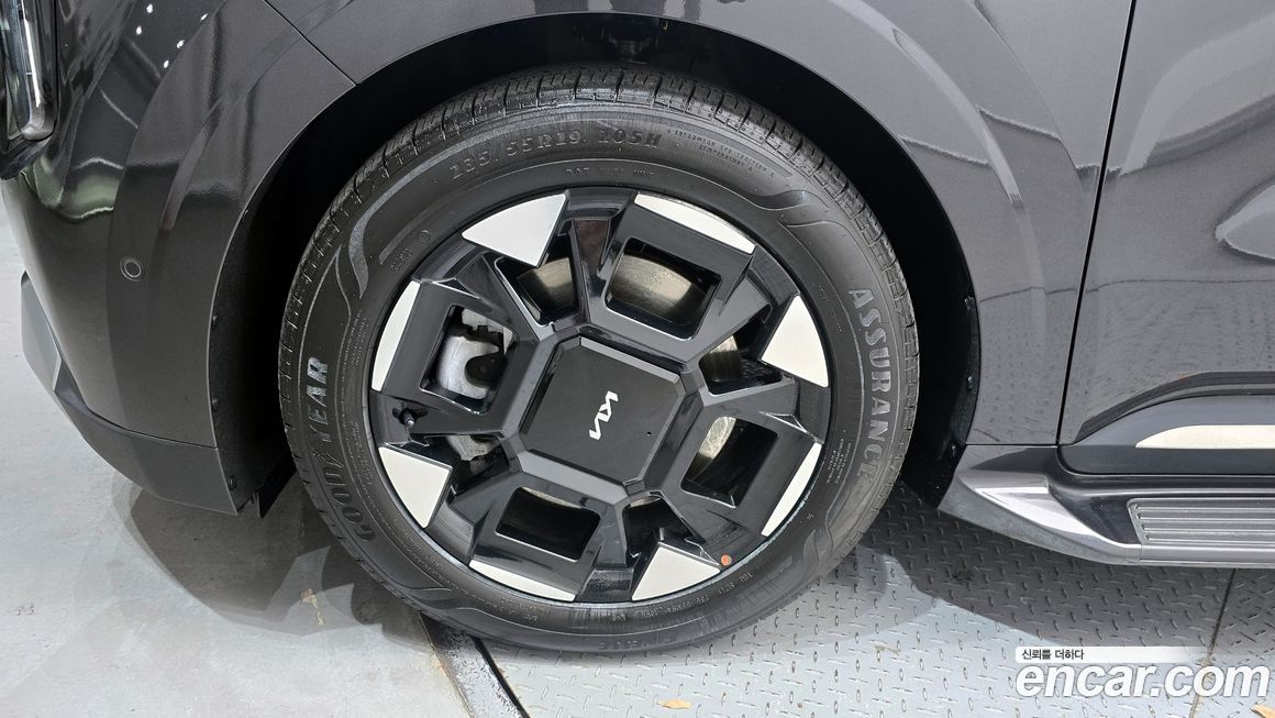 Kia Carnival 7-Seater Outdoor, 2025