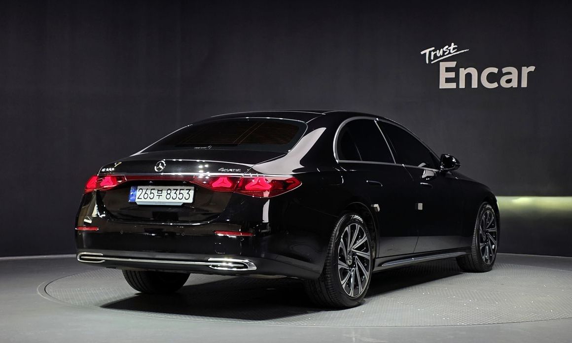 Mercedes-Benz E-Class E300 4MATIC Exclusive, 2024