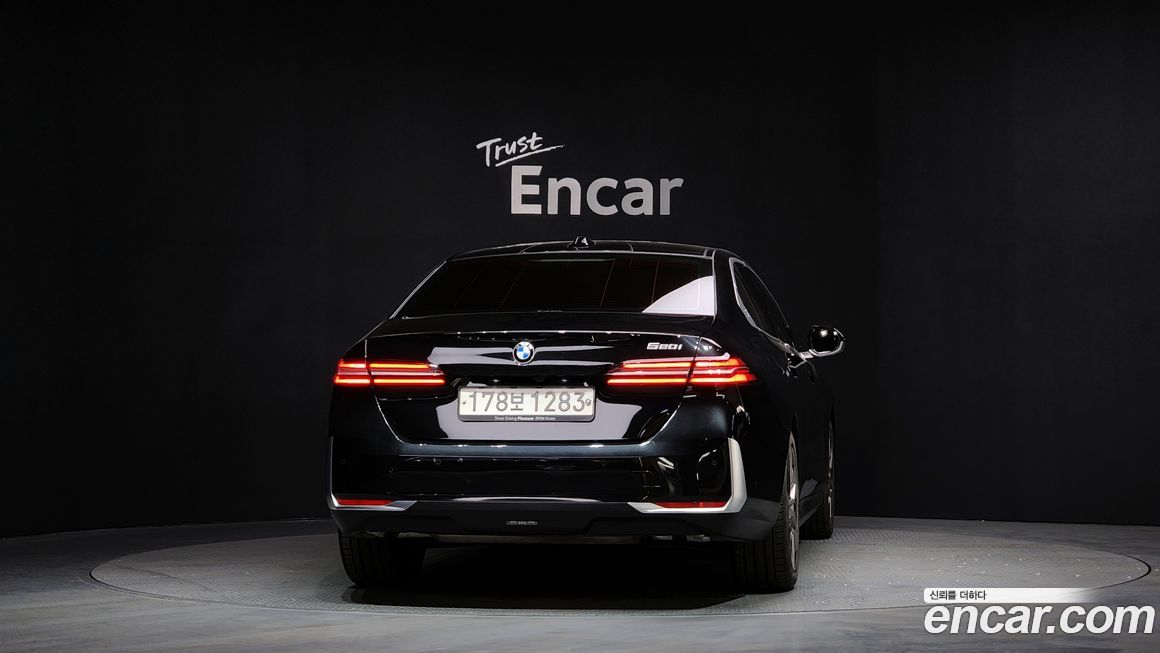 BMW 5-Series 520i, 2024