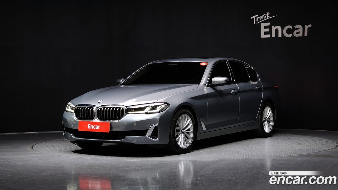 BMW 5-Series 520i Luxury, 2023