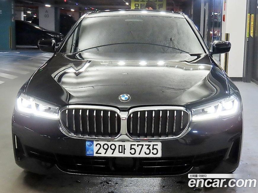 BMW 5-Series 520i Luxury, 2023