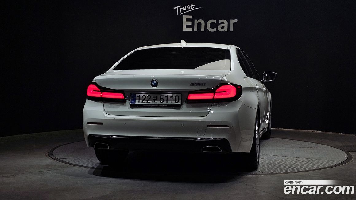 BMW 5-Series 530i Luxury, 2023