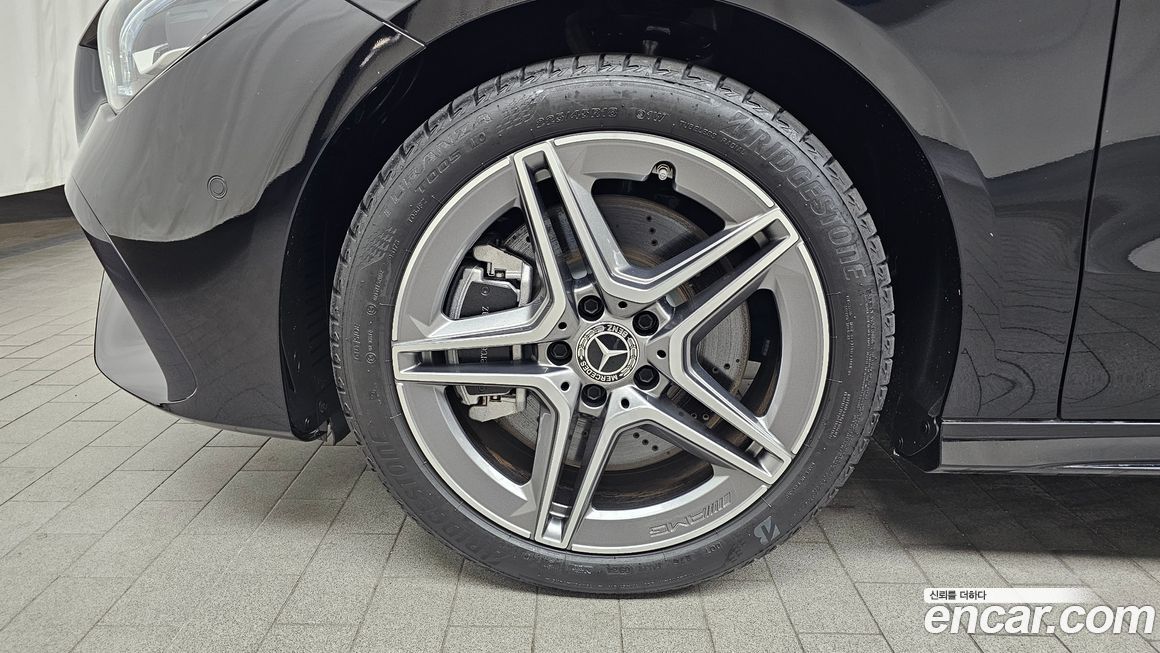 Mercedes-Benz CLA-Class CLA250 4MATIC, 2025