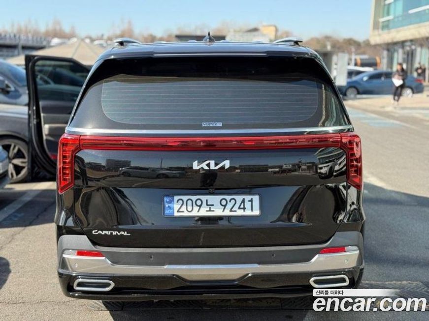 Kia Carnival 7-Seater Hi Limousine (Special Vehicle), 2024