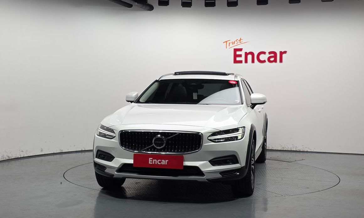 Volvo V90 B5 Plus AWD, 2025