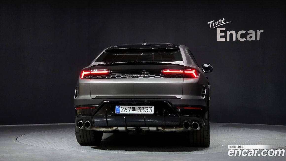 Lamborghini Urus 4.0 V8 SE, 2025