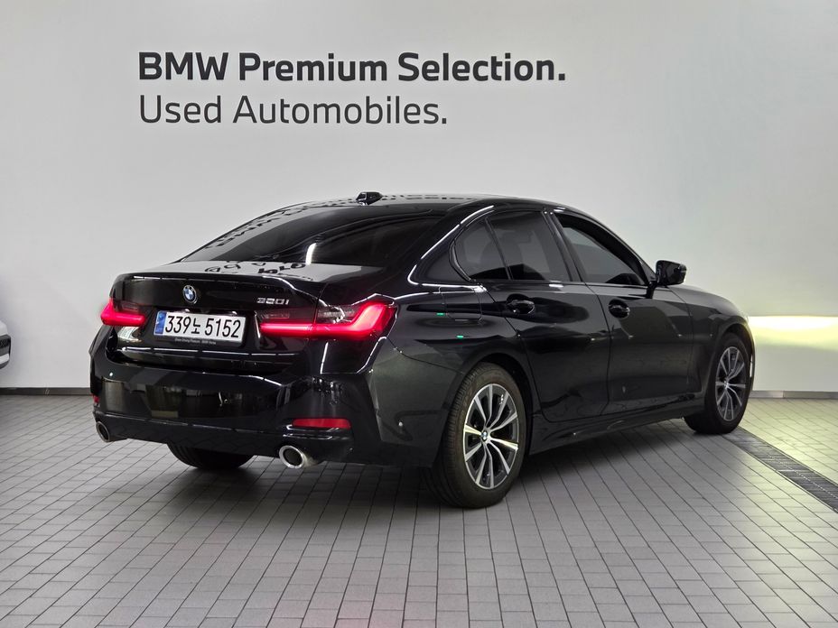 BMW 3-Series 320i, 2023