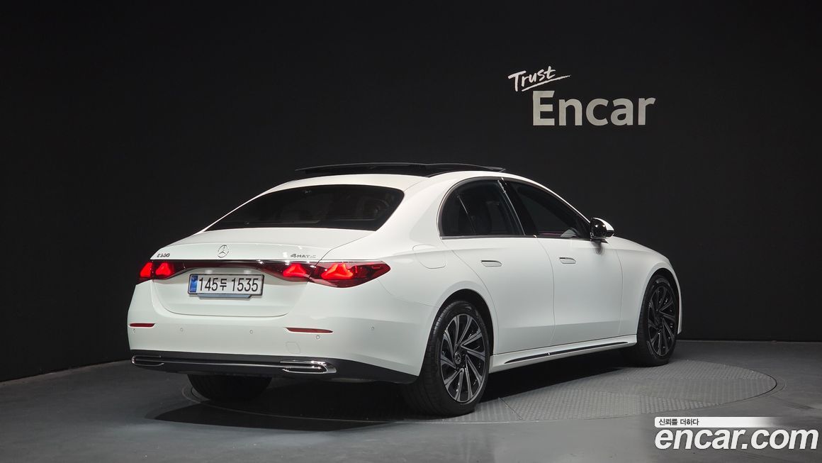 Mercedes-Benz E-Class E300 4MATIC Exclusive, 2025
