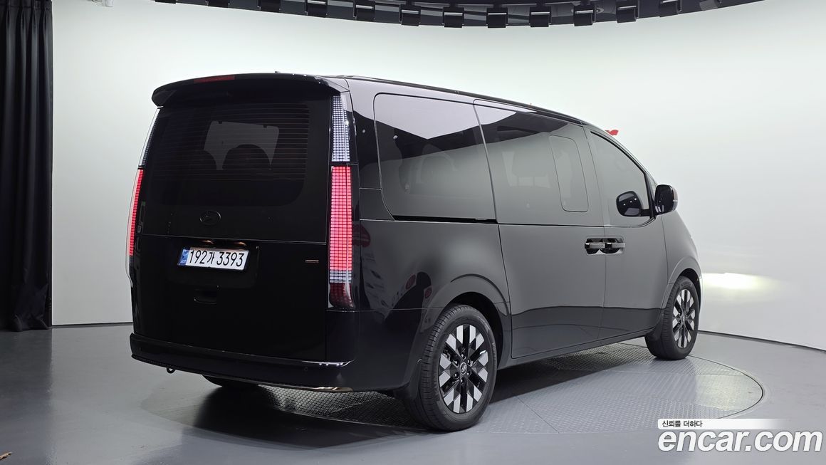 Hyundai Staria 4WD Lounge 9-Seater, 2025
