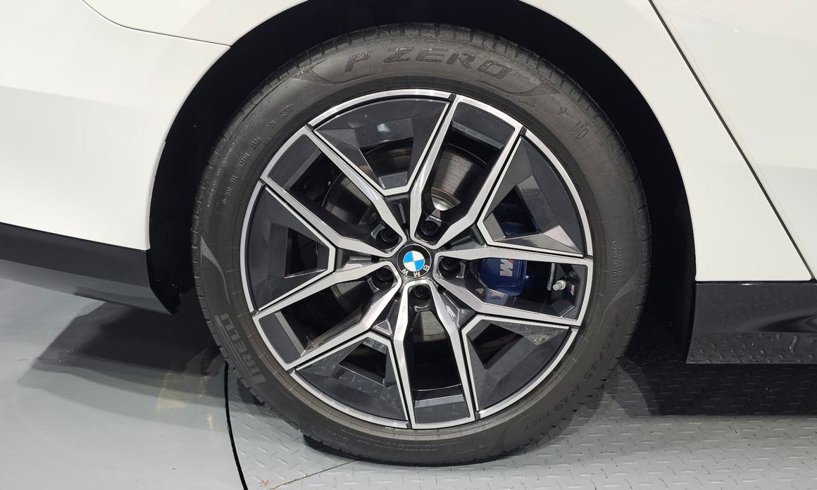 BMW 5-Series 520i M Sport, 2025