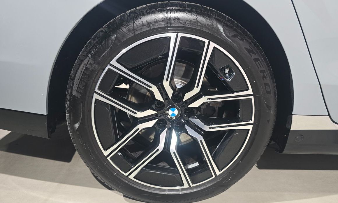 BMW 7-Series 740d xDrive M Sport, 2025