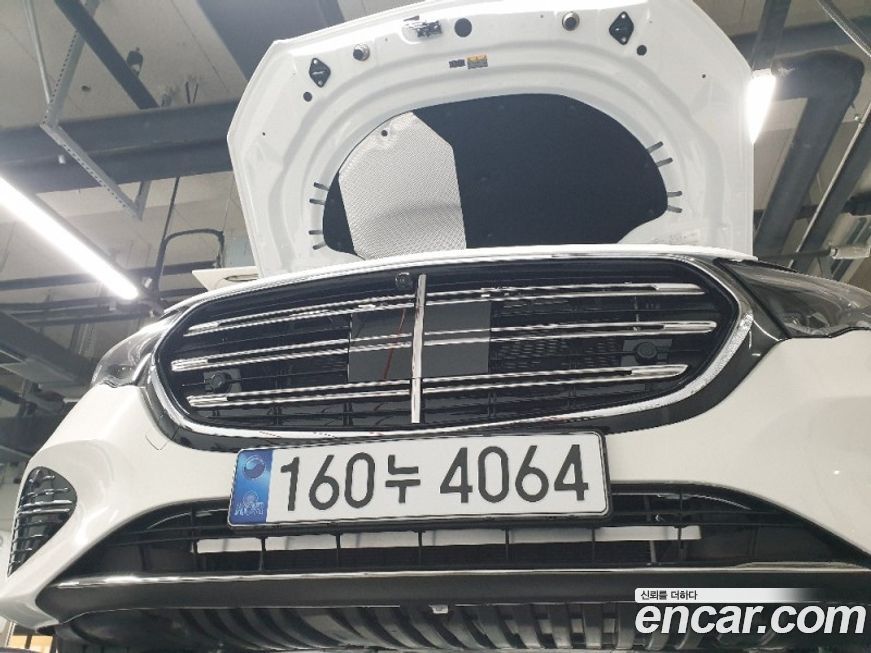 Mercedes-Benz E-Class E300 4MATIC Exclusive, 2026