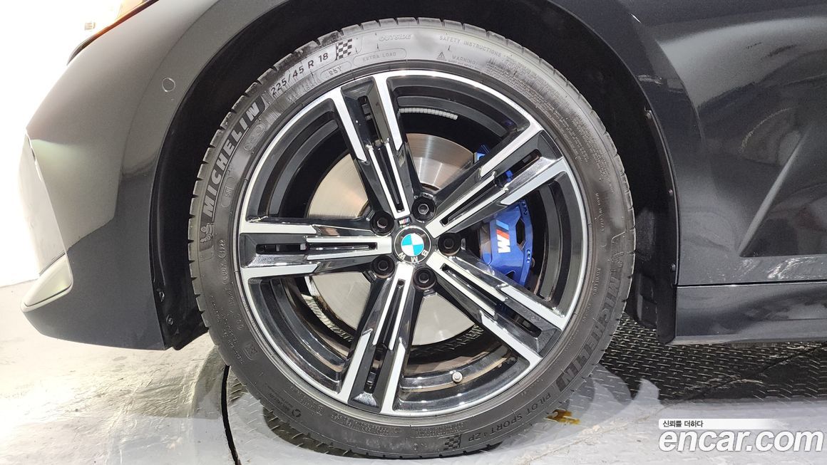 BMW 3-Series 320i M Sport, 2023