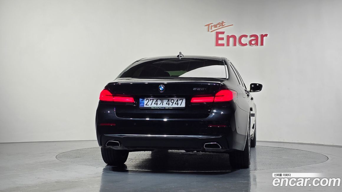 BMW 5-Series 520i Luxury, 2021