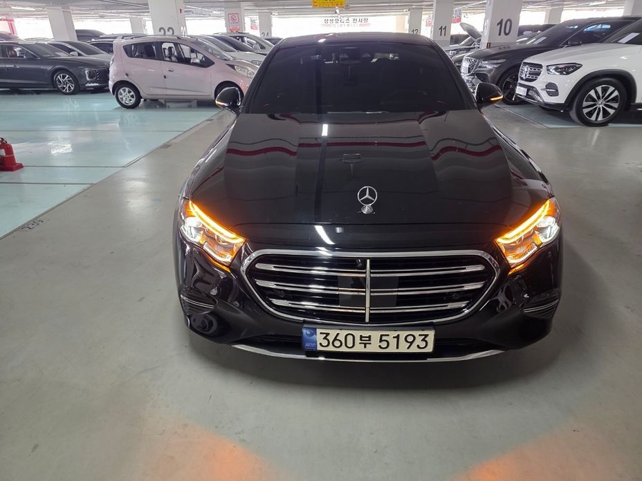 Mercedes-Benz E-Class E300 4MATIC Exclusive, 2024