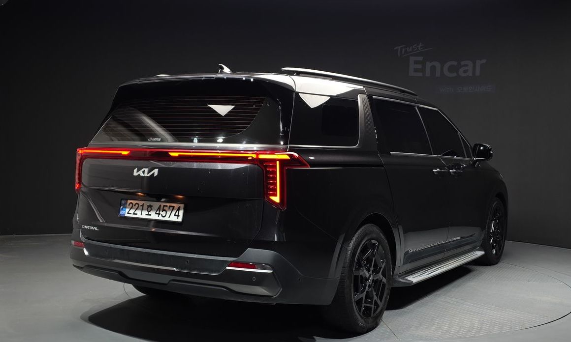 Kia Carnival 9-Seater Gravity, 2024