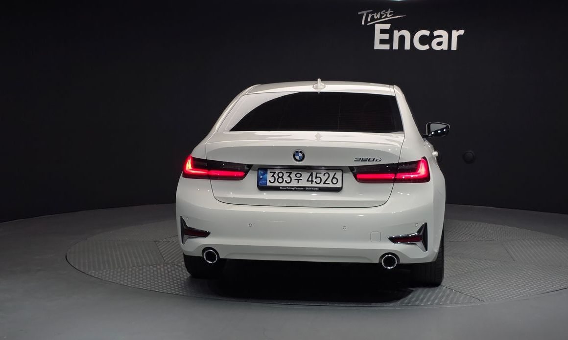 BMW 3-Series 320d Luxury, 2022