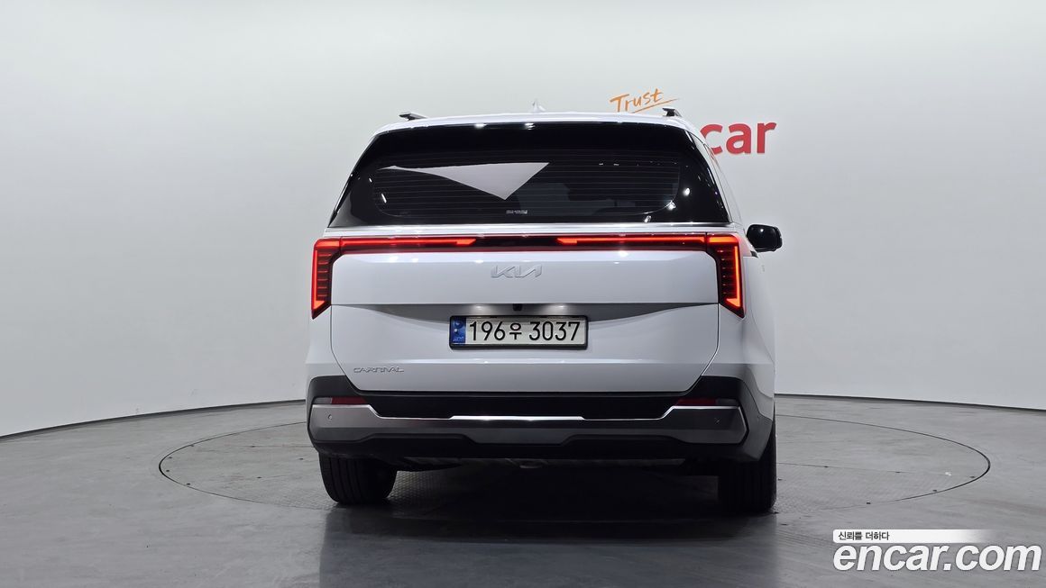 Kia Carnival 9-Seater Signature, 2024