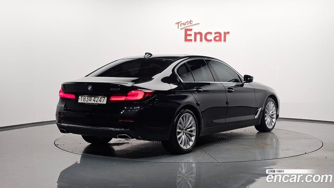 BMW 5-Series 530i Luxury, 2023