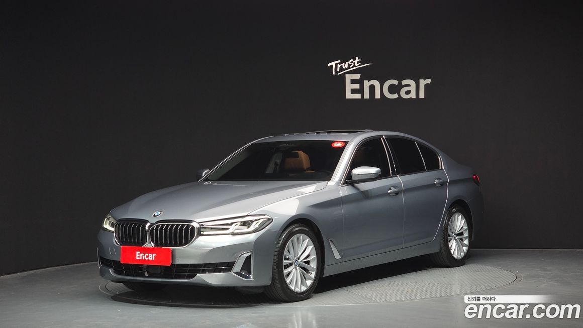 BMW 5-Series 520i Luxury, 2023