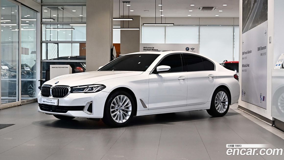 BMW 5-Series 530i Luxury, 2022