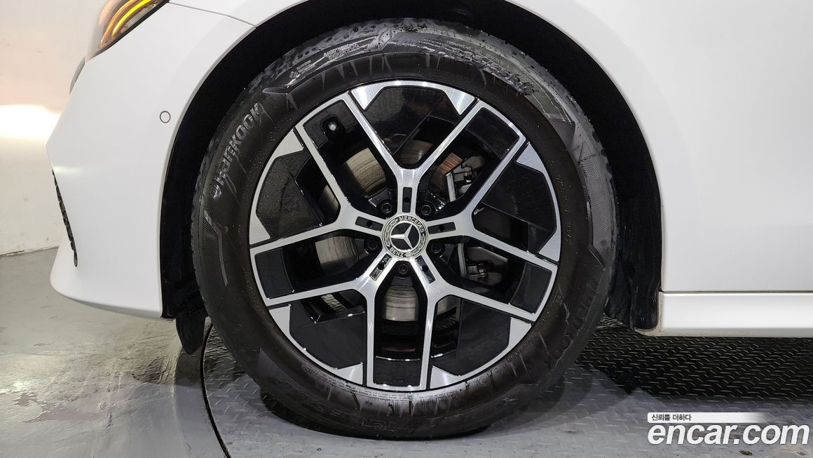 Mercedes-Benz E-Class E200 Avantgarde, 2024