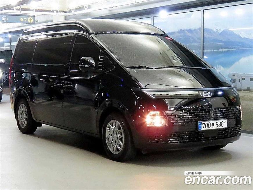 Hyundai Staria 4WD Tourer 11-Seater, 2023