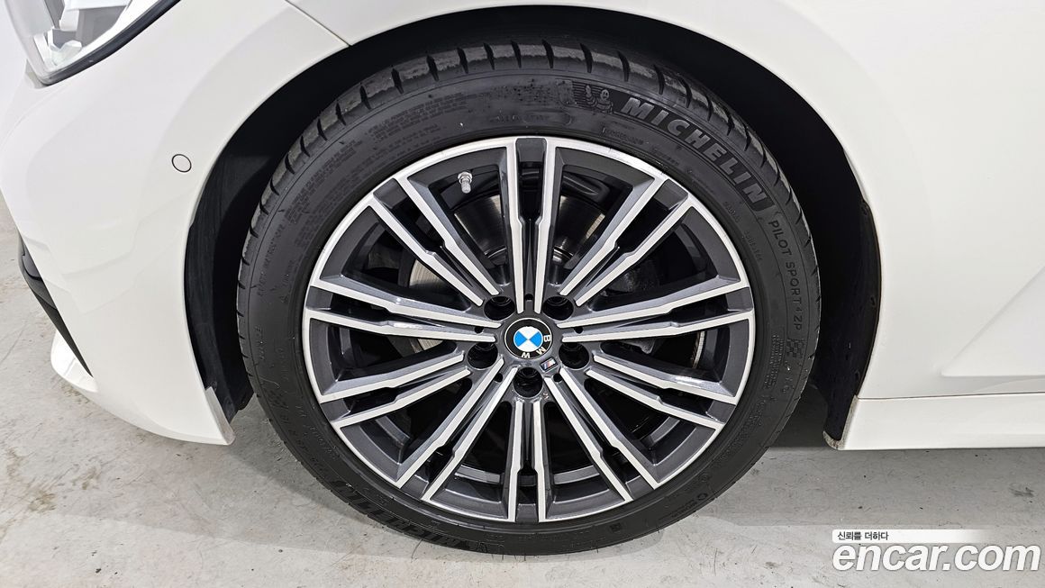 BMW 3-Series 320i M Sport, 2022