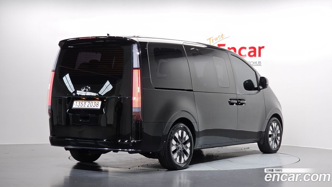 Hyundai Staria Lounge 9-Seater, 2023