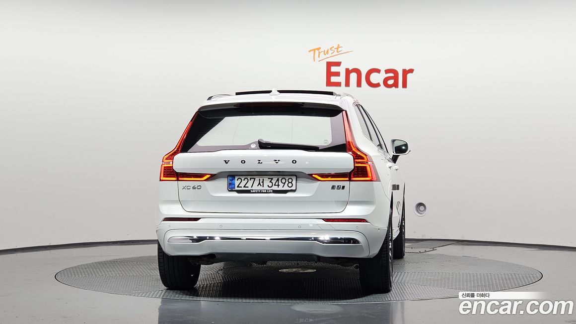 Volvo XC60 B5 Ultimate Bright, 2024