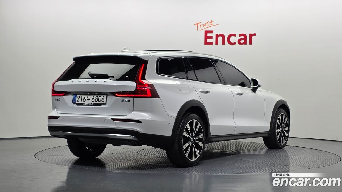 Volvo V60 B5 Ultimate AWD, 2023