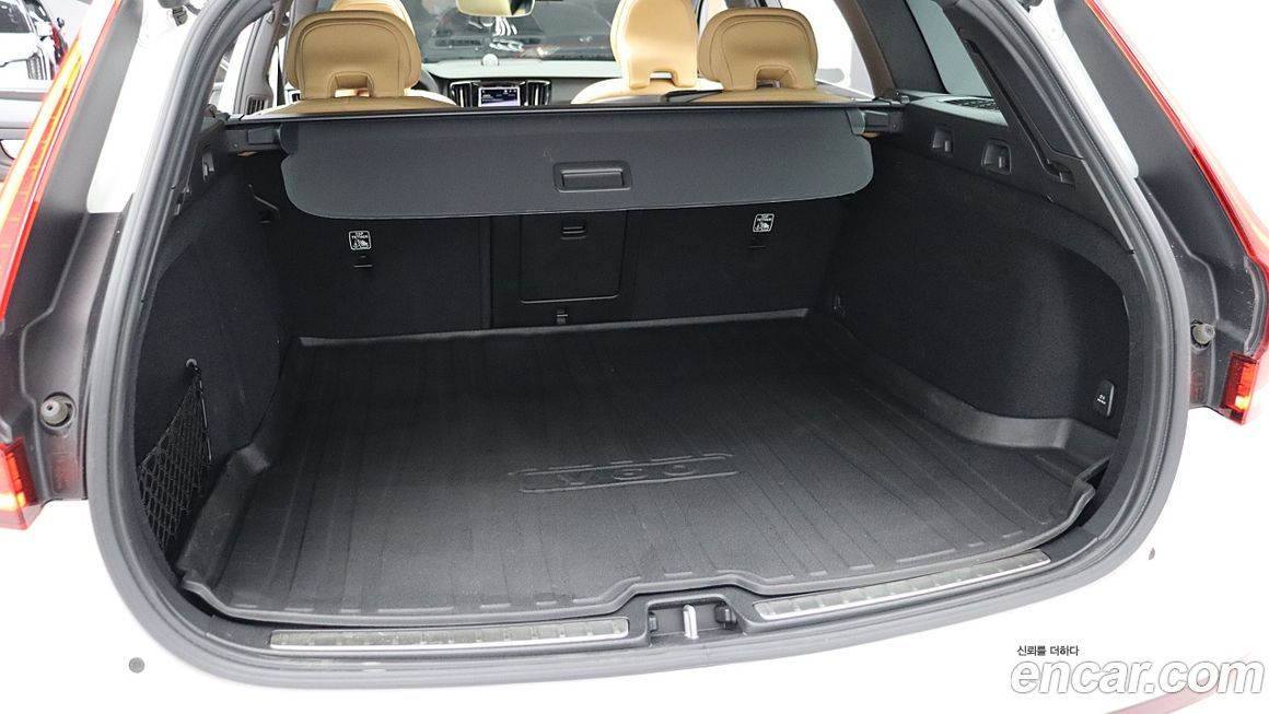 Volvo V60 B5 Ultimate AWD, 2024