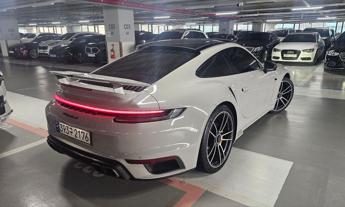 Porsche 911 Turbo S, 2022