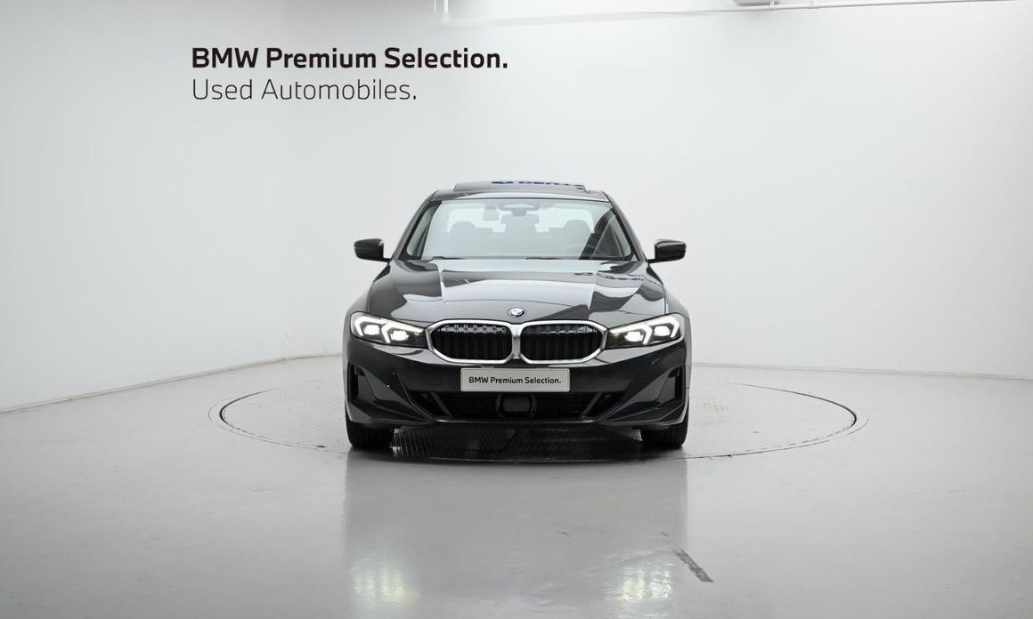 BMW 3-Series 320i, 2025