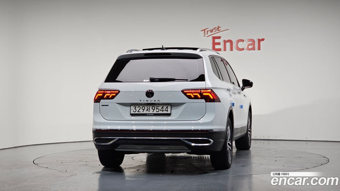 Volkswagen Tiguan 2.0 TSI Prestige, 2023