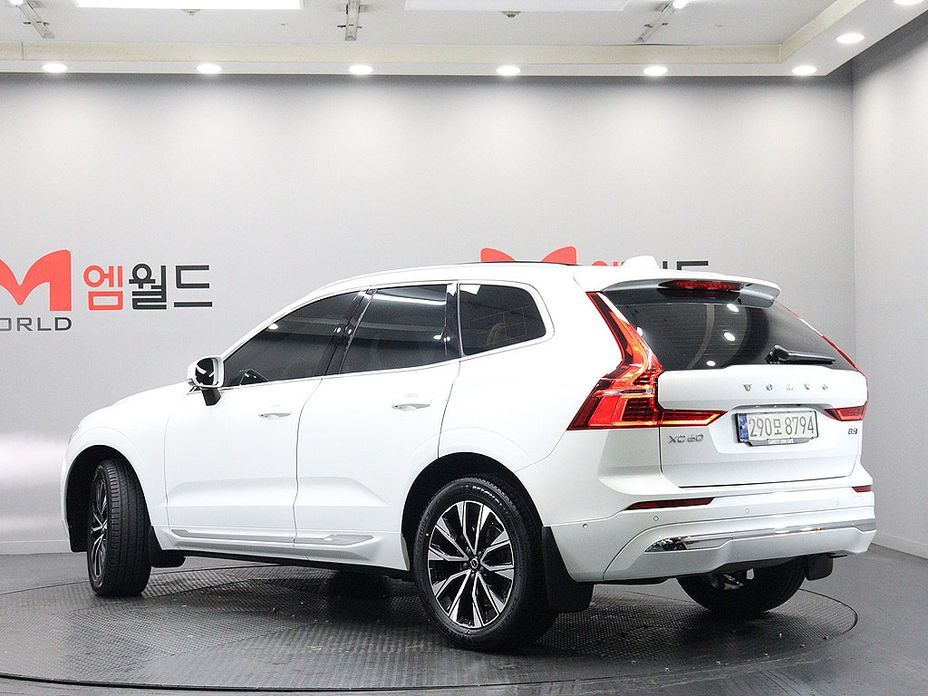 Volvo XC60 B5 Ultimate Bright, 2024