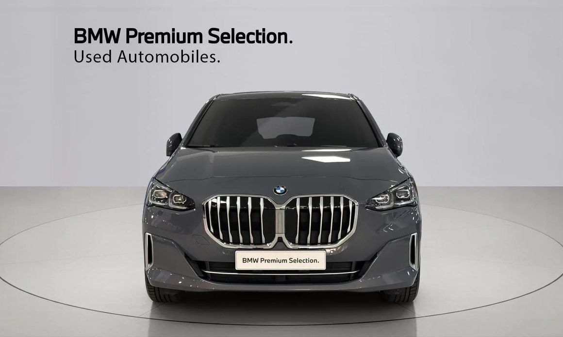 BMW 2-Series 220i Luxury, 2023