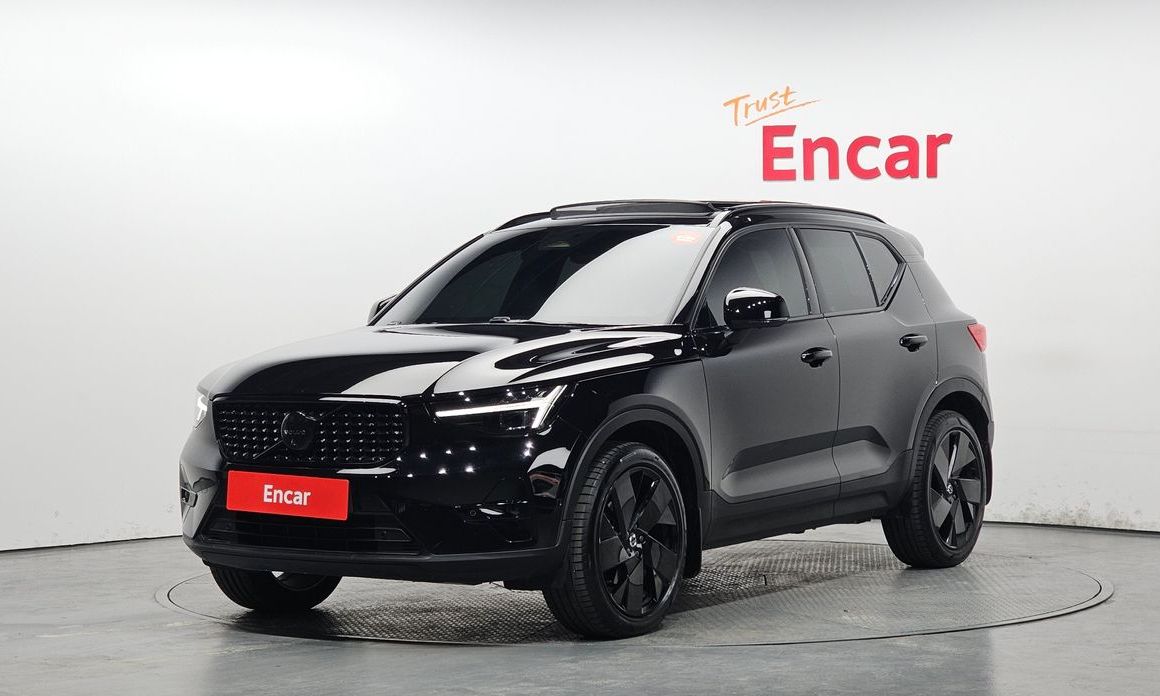 Volvo XC40 B4 Black Edition, 2025
