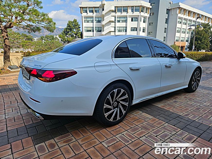 Mercedes-Benz E-Class E300 4MATIC Exclusive, 2025