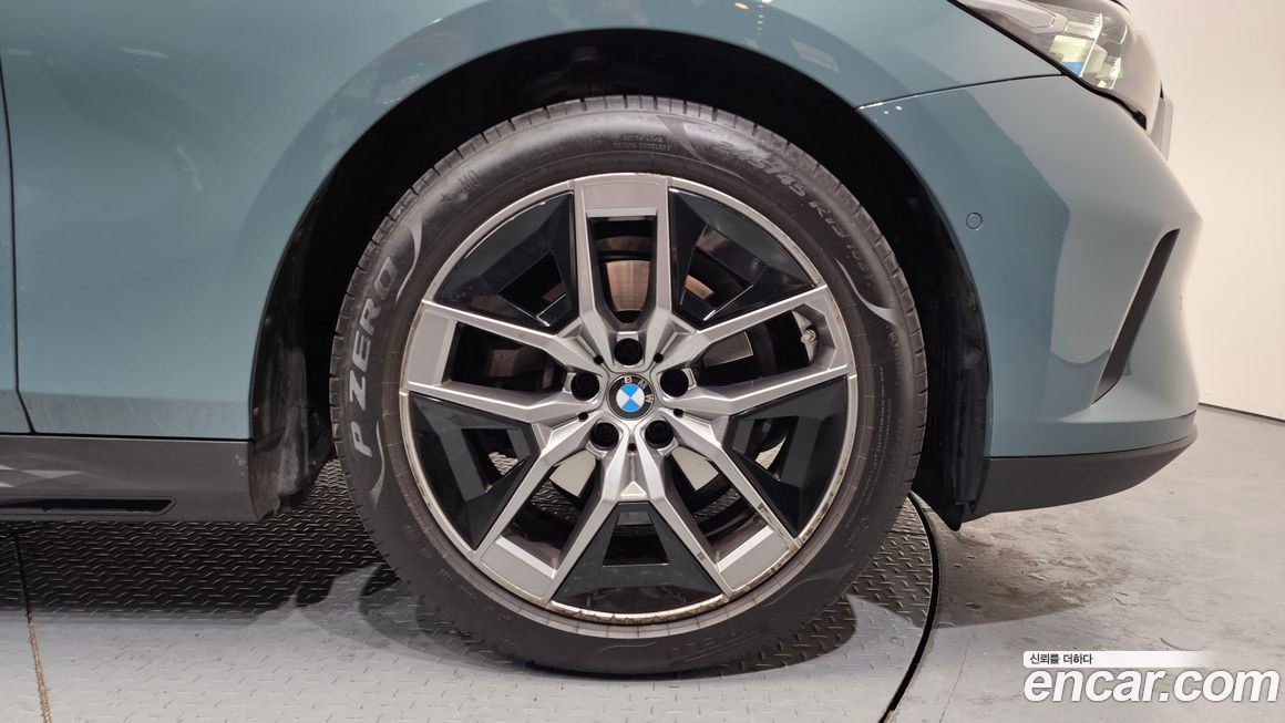 BMW 5-Series 520i, 2024