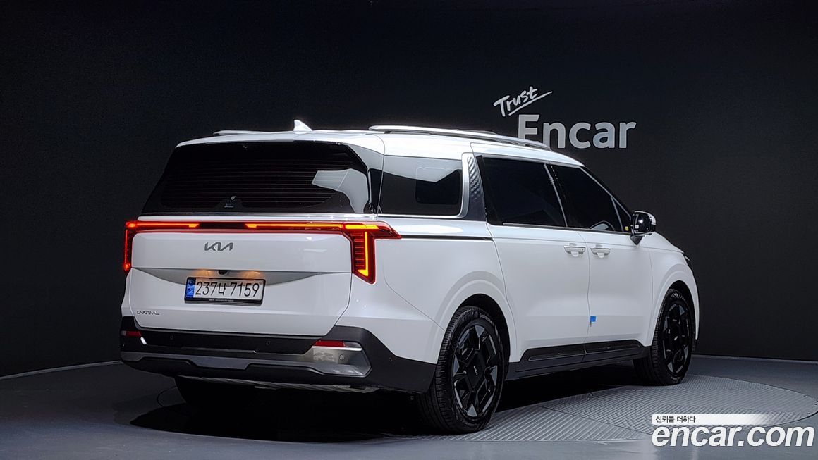 Kia Carnival 9-Seater Signature, 2024