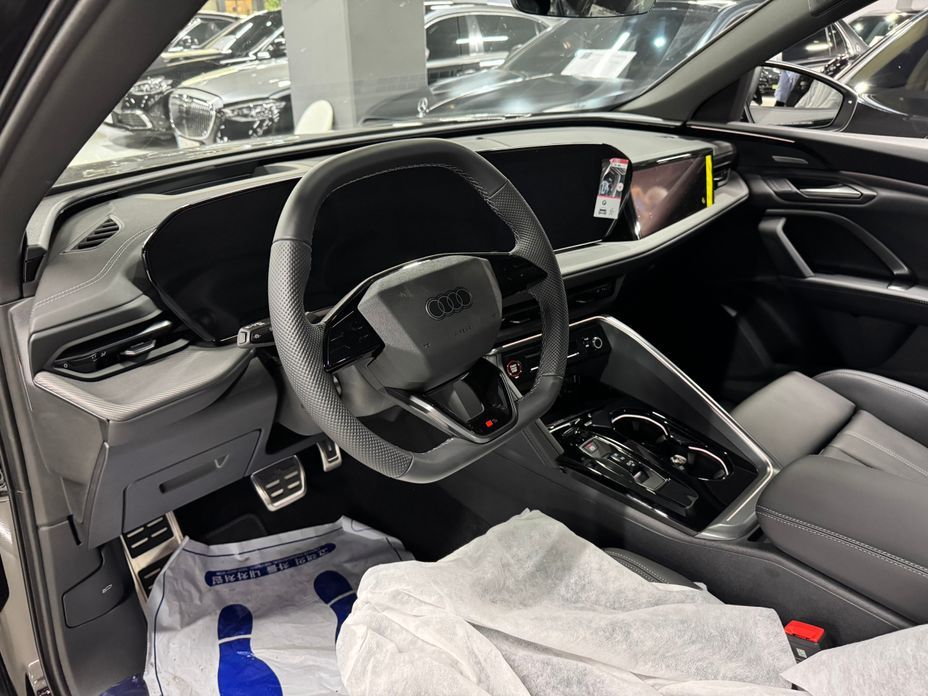 Audi Q5 45 TFSI Quattro S Line Black Edition Sport Back, 2025
