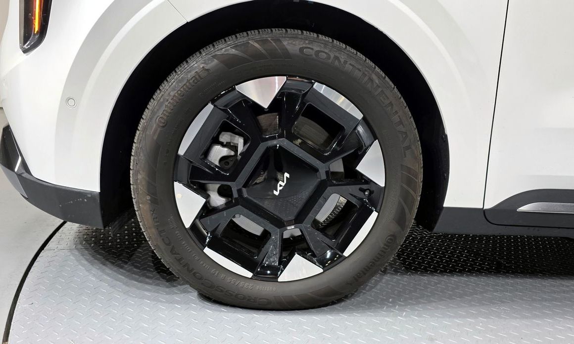 Kia Carnival 9-Seater Signature, 2024