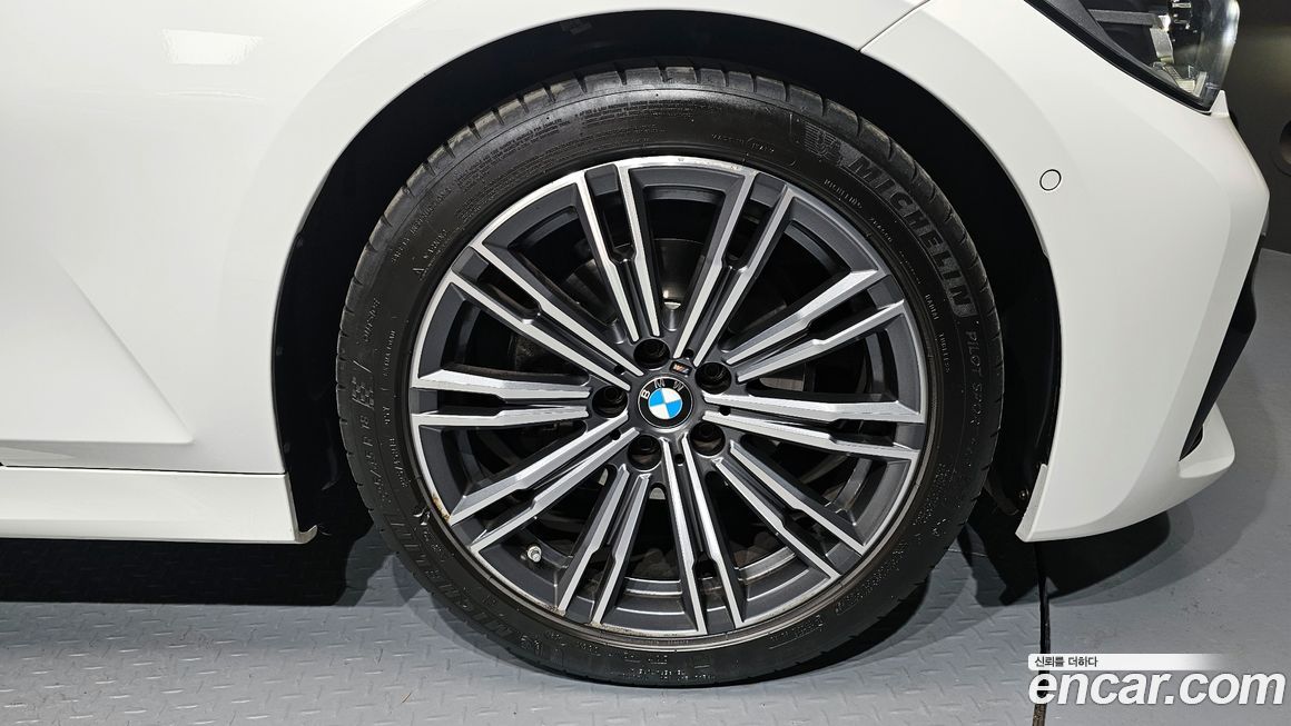 BMW 3-Series 320i M Sport, 2022
