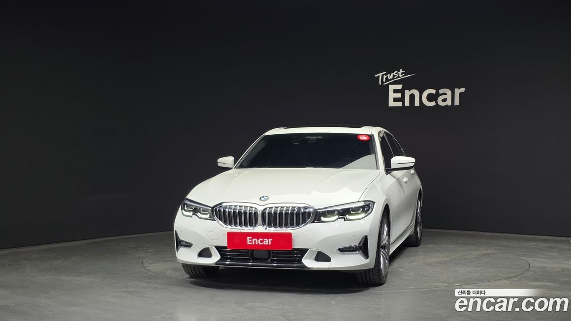 BMW 3-Series 320i Luxury, 2022