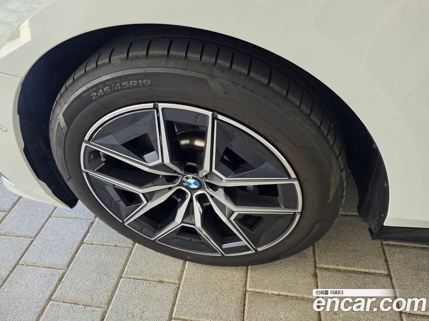 BMW 5-Series 520i M Sport, 2025