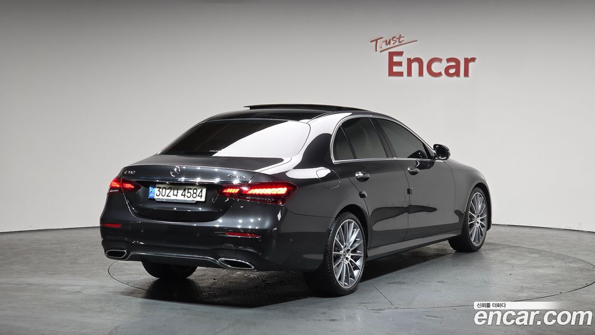 Mercedes-Benz E-Class E350 4MATIC AMG Line, 2022